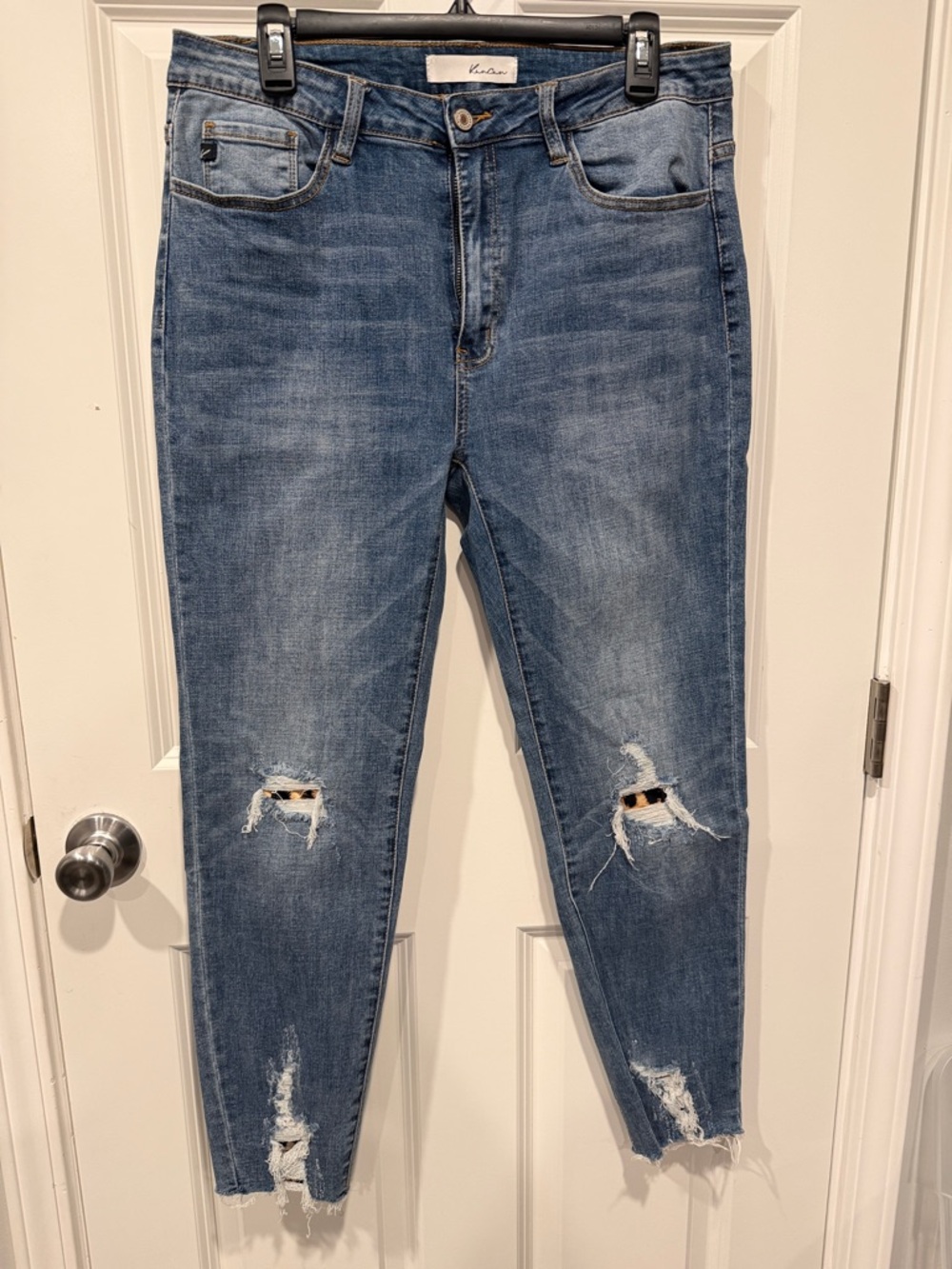 KanCan Distressed Cropped Ankle Jeans in Blue